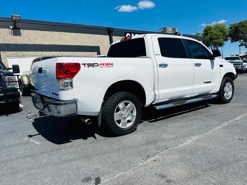 Toyota Tundra 4WD Truck Vehicle Full-screen Gallery Image 17