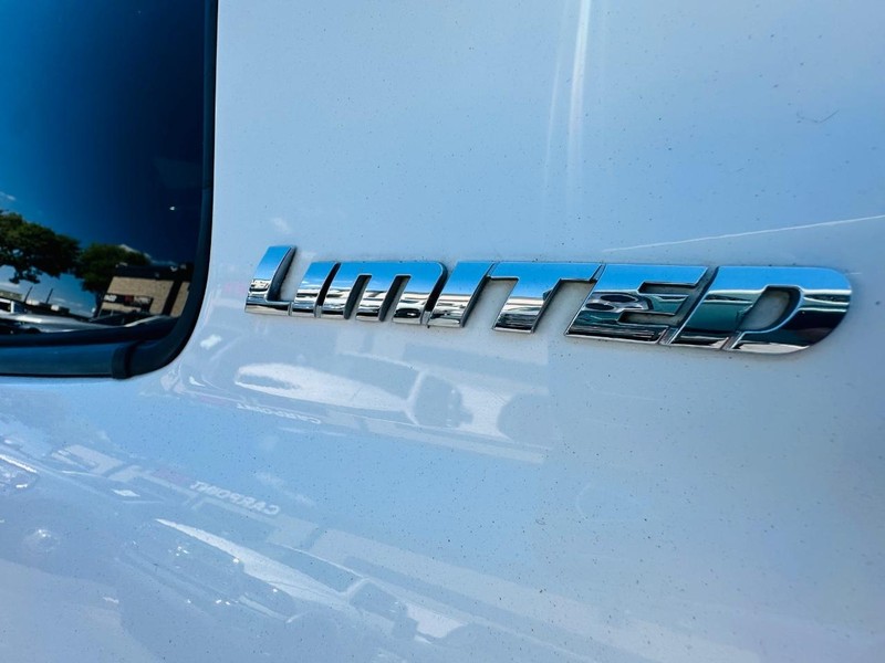 Toyota Tundra 4WD Truck Vehicle Full-screen Gallery Image 19