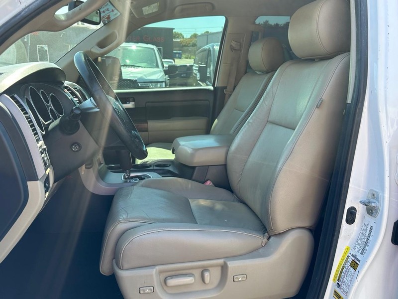 Toyota Tundra 4WD Truck Vehicle Full-screen Gallery Image 20