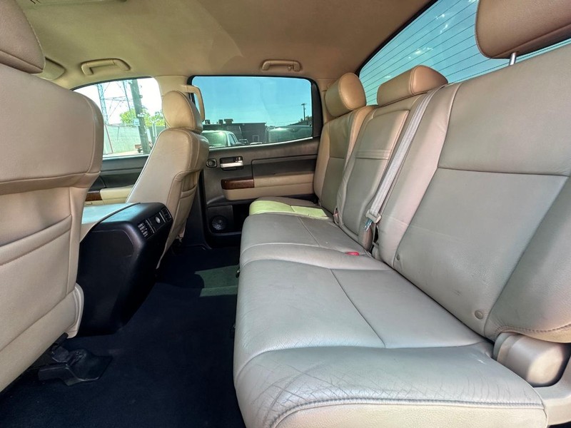 Toyota Tundra 4WD Truck Vehicle Full-screen Gallery Image 23