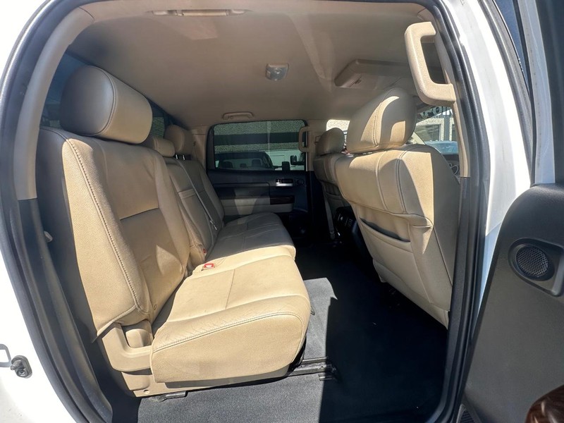 Toyota Tundra 4WD Truck Vehicle Full-screen Gallery Image 24