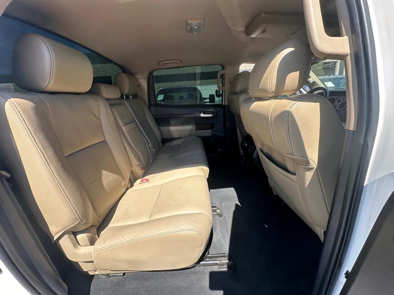 Toyota Tundra 4WD Truck Vehicle Full-screen Gallery Image 25