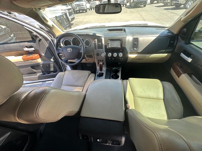 Toyota Tundra 4WD Truck Vehicle Full-screen Gallery Image 26