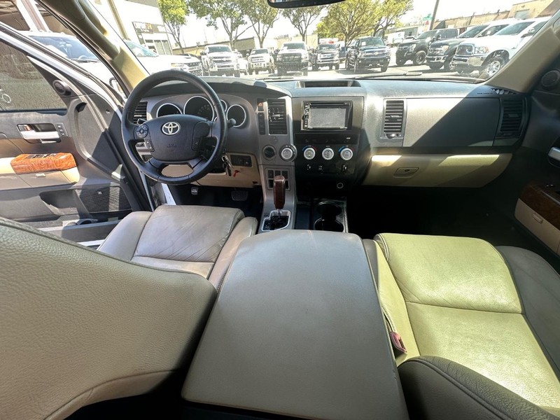 Toyota Tundra 4WD Truck Vehicle Full-screen Gallery Image 27