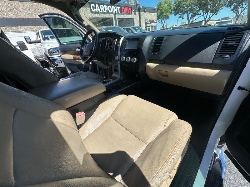 Toyota Tundra 4WD Truck Vehicle Full-screen Gallery Image 29