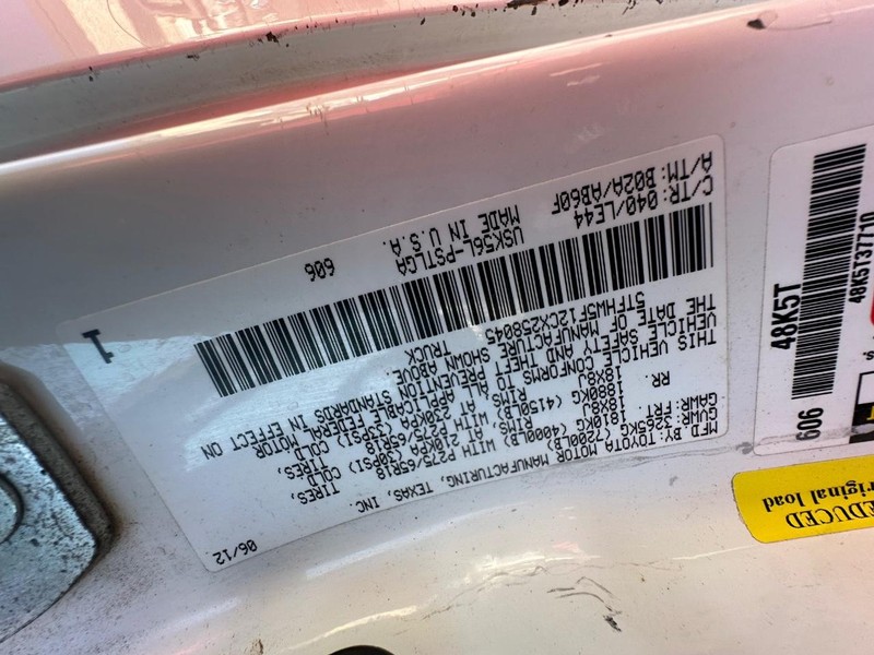 Toyota Tundra 4WD Truck Vehicle Full-screen Gallery Image 30