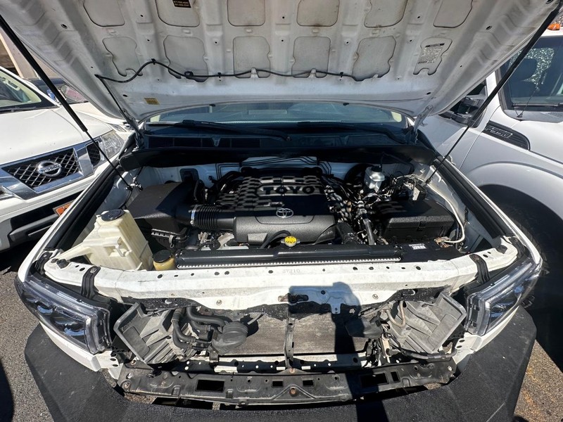 Toyota Tundra 4WD Truck Vehicle Full-screen Gallery Image 35