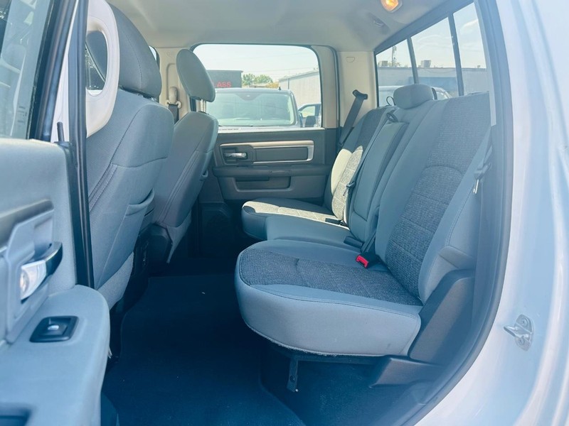 Ram 1500 Vehicle Full-screen Gallery Image 14