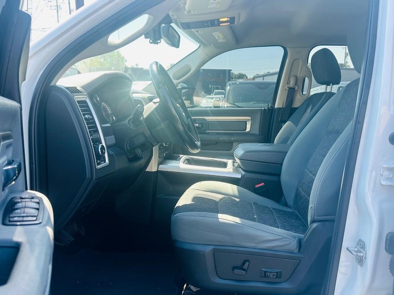 Ram 1500 Vehicle Full-screen Gallery Image 15