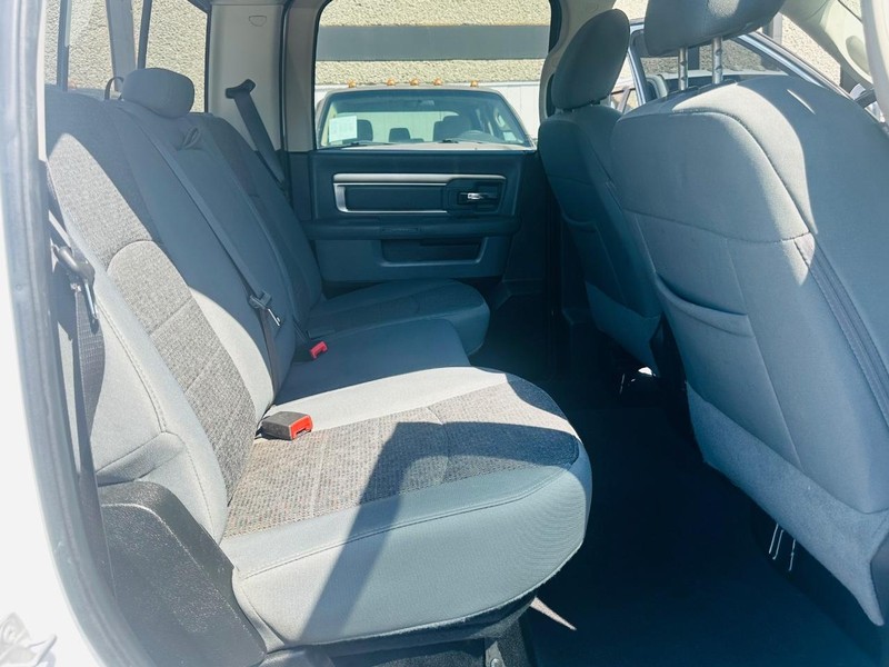 Ram 1500 Vehicle Full-screen Gallery Image 17