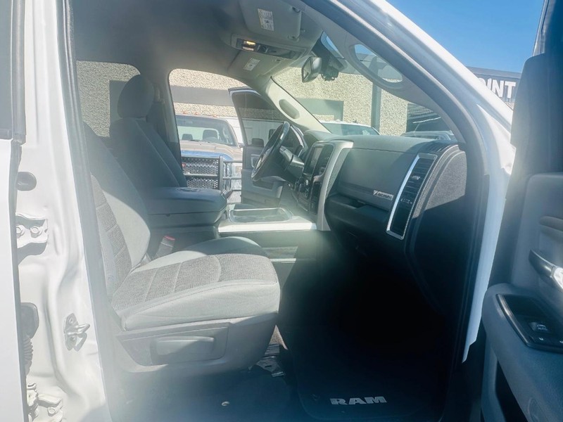 Ram 1500 Vehicle Full-screen Gallery Image 22