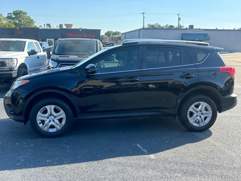 Toyota RAV4 Vehicle Full-screen Gallery Image 06