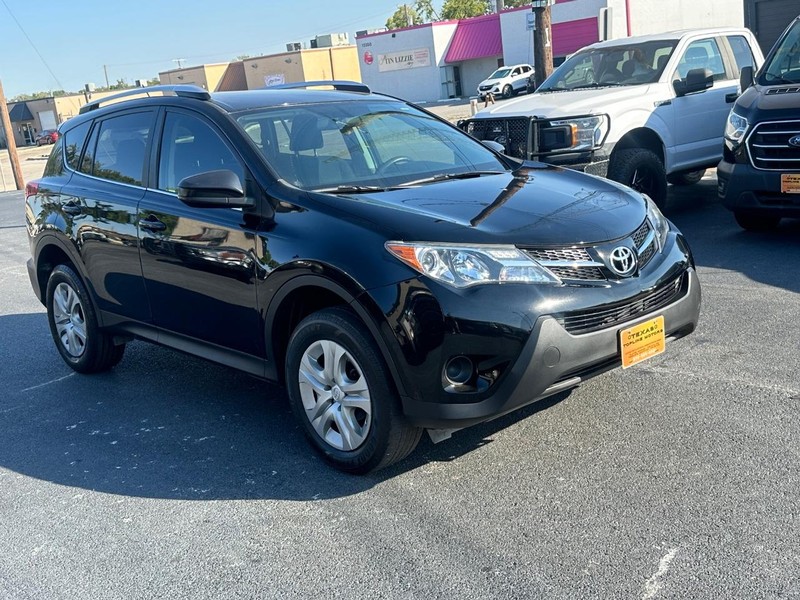 Toyota RAV4 Vehicle Full-screen Gallery Image 09