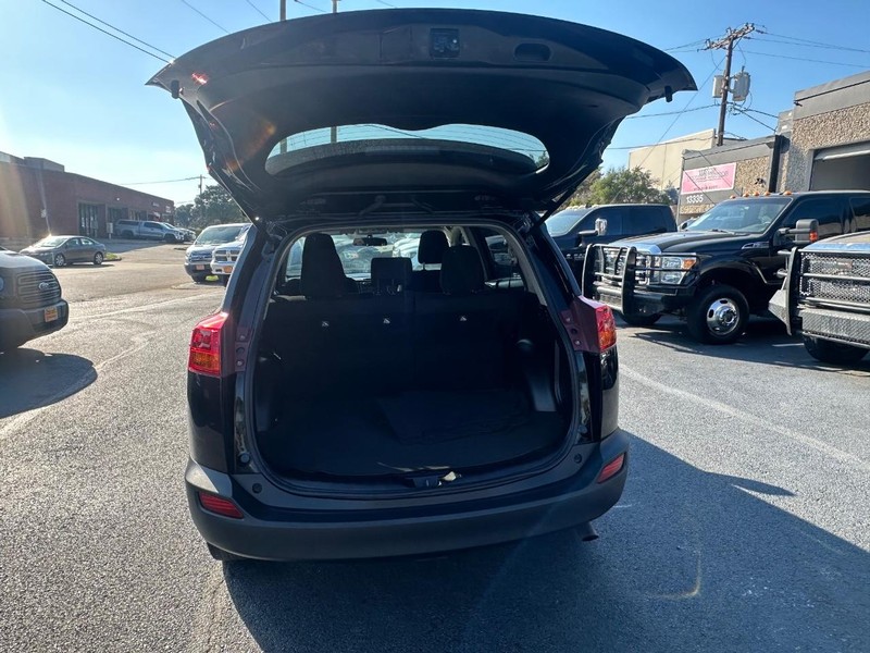 Toyota RAV4 Vehicle Full-screen Gallery Image 21