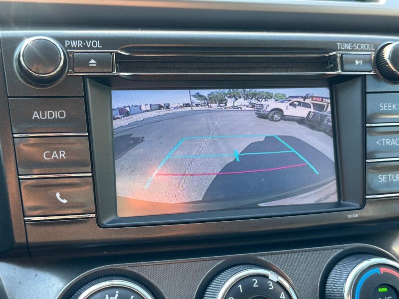 Toyota RAV4 Vehicle Full-screen Gallery Image 23