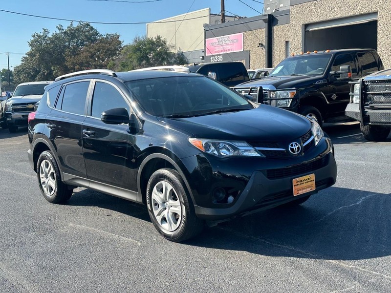 Toyota RAV4 Vehicle Full-screen Gallery Image 30