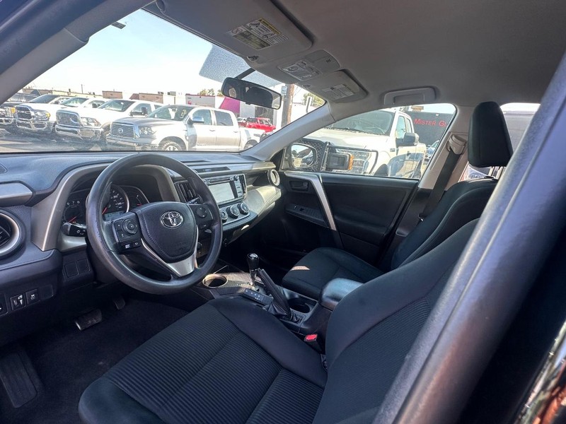 Toyota RAV4 Vehicle Full-screen Gallery Image 33