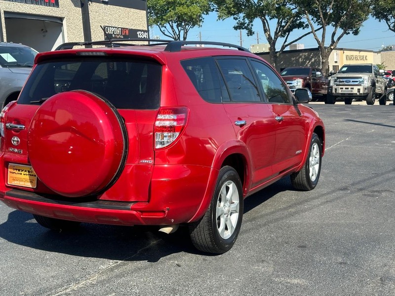 Toyota RAV4 Vehicle Full-screen Gallery Image 02