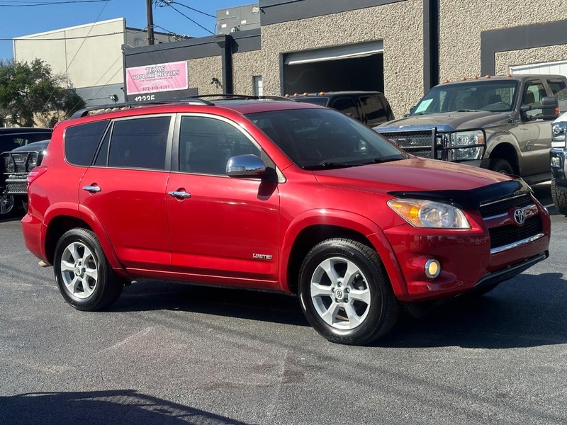 Toyota RAV4 Vehicle Full-screen Gallery Image 03