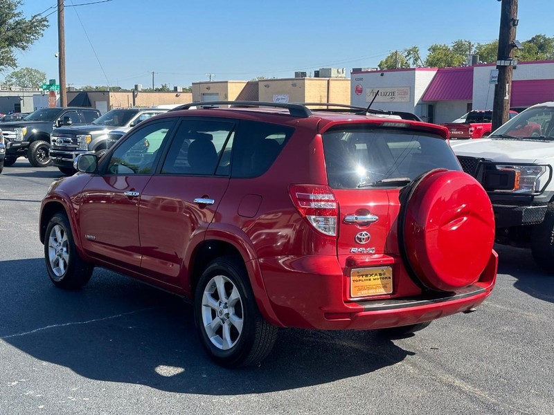 Toyota RAV4 Vehicle Full-screen Gallery Image 06