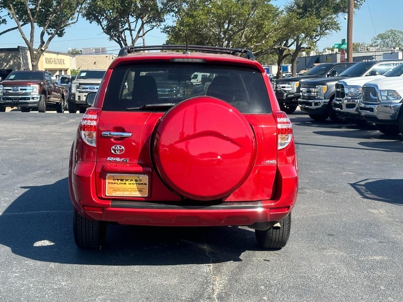 Toyota RAV4 Vehicle Full-screen Gallery Image 07