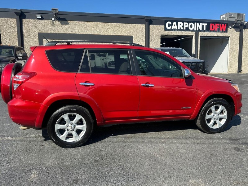 Toyota RAV4 Vehicle Full-screen Gallery Image 08