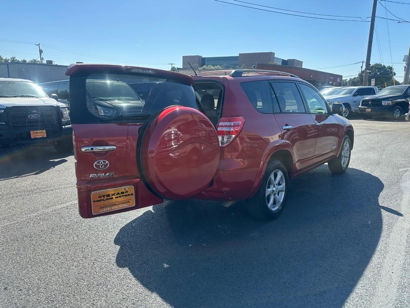 Toyota RAV4 Vehicle Full-screen Gallery Image 24