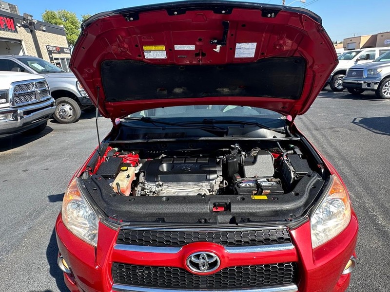 Toyota RAV4 Vehicle Full-screen Gallery Image 29