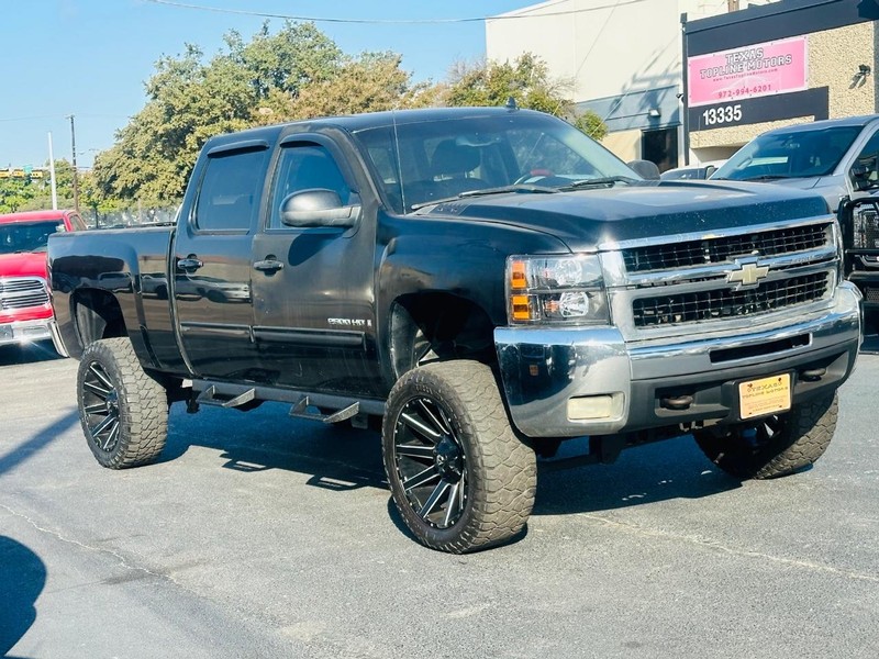 Chevrolet Silverado 2500HD Vehicle Full-screen Gallery Image 3