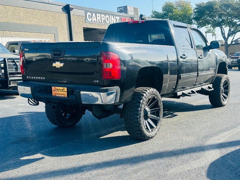 Chevrolet Silverado 2500HD Vehicle Full-screen Gallery Image 7