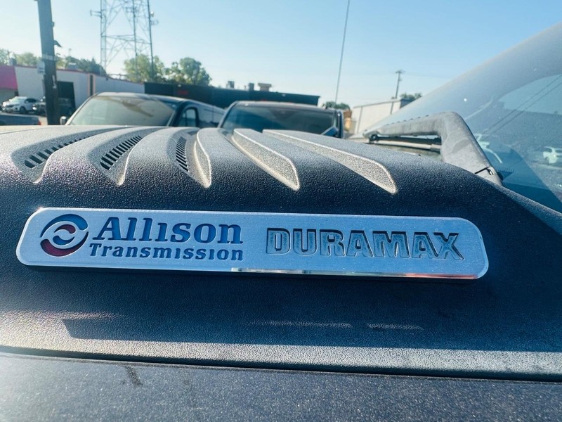 Chevrolet Silverado 2500HD Vehicle Full-screen Gallery Image 11