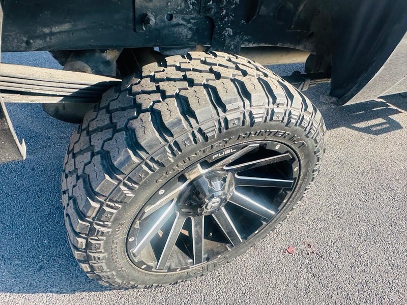 Chevrolet Silverado 2500HD Vehicle Full-screen Gallery Image 13