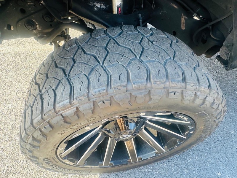 Chevrolet Silverado 2500HD Vehicle Full-screen Gallery Image 15