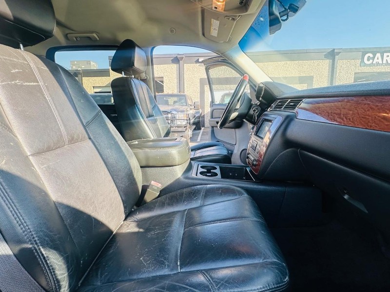 Chevrolet Silverado 2500HD Vehicle Full-screen Gallery Image 22