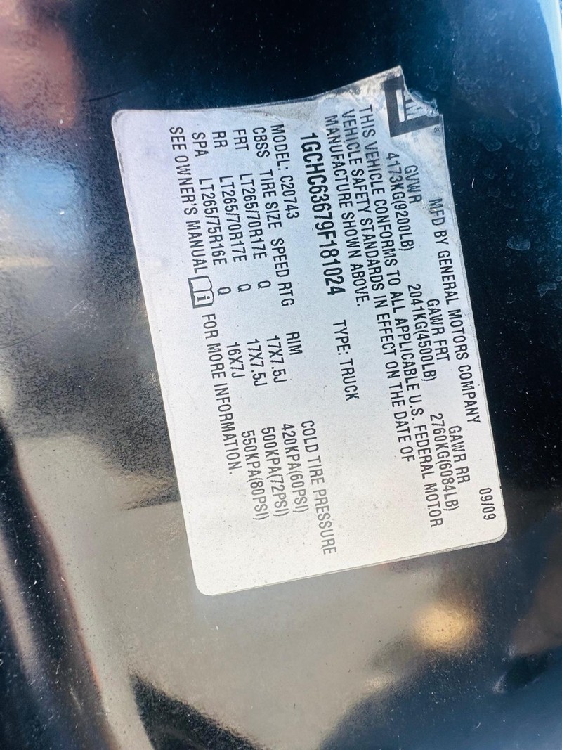 Chevrolet Silverado 2500HD Vehicle Full-screen Gallery Image 24