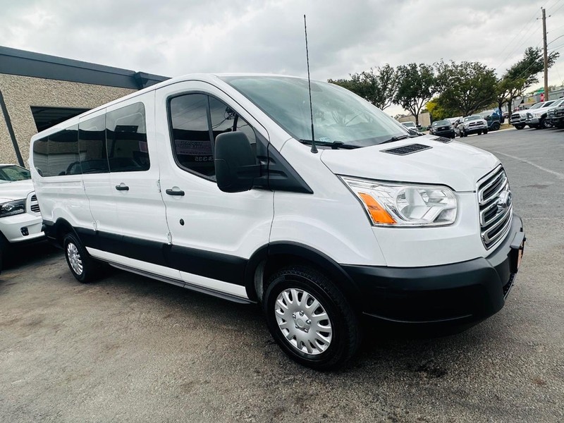 Ford Transit Passenger Wagon Vehicle Full-screen Gallery Image 04