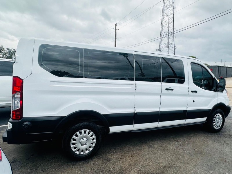 Ford Transit Passenger Wagon Vehicle Full-screen Gallery Image 05