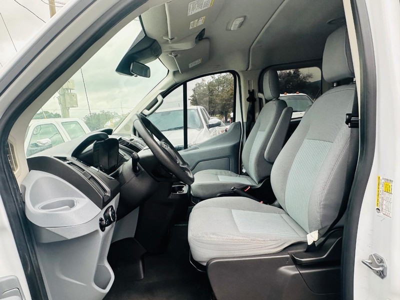 Ford Transit Passenger Wagon Vehicle Full-screen Gallery Image 07