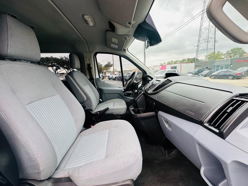 Ford Transit Passenger Wagon Vehicle Full-screen Gallery Image 10