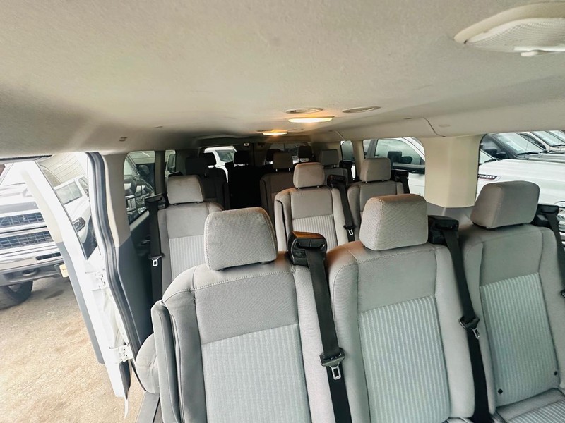 Ford Transit Passenger Wagon Vehicle Full-screen Gallery Image 16