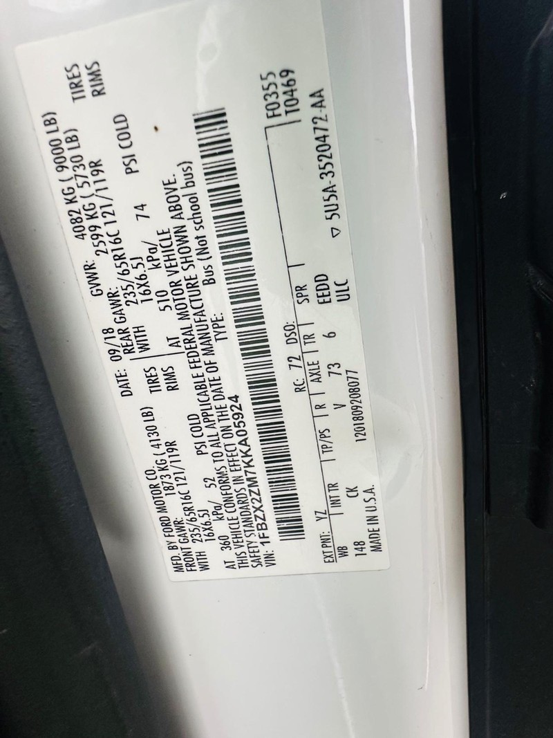 Ford Transit Passenger Wagon Vehicle Full-screen Gallery Image 17