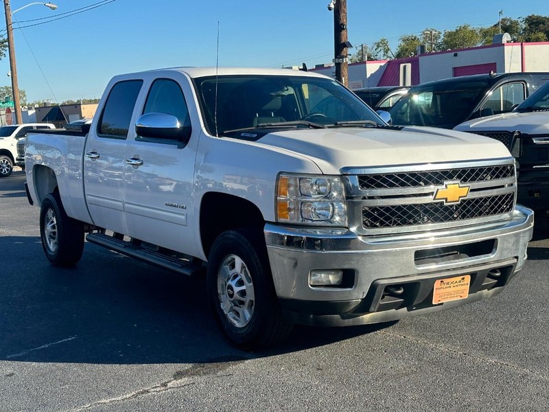 Chevrolet Silverado 2500HD Vehicle Full-screen Gallery Image 2