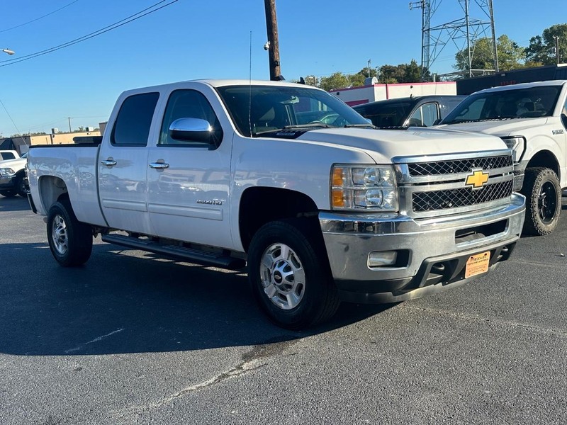 Chevrolet Silverado 2500HD Vehicle Full-screen Gallery Image 3