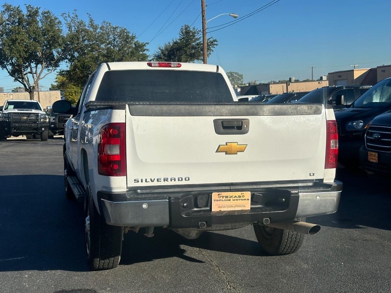 Chevrolet Silverado 2500HD Vehicle Full-screen Gallery Image 10
