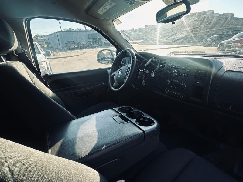 Chevrolet Silverado 2500HD Vehicle Full-screen Gallery Image 20