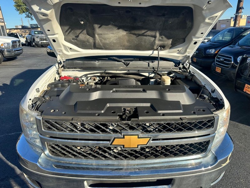 Chevrolet Silverado 2500HD Vehicle Full-screen Gallery Image 22