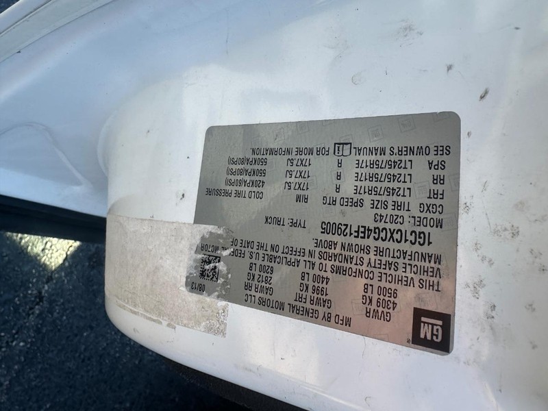 Chevrolet Silverado 2500HD Vehicle Full-screen Gallery Image 23