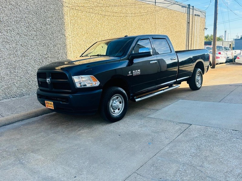 Ram 2500 Vehicle Full-screen Gallery Image 3