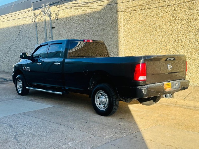 Ram 2500 Vehicle Full-screen Gallery Image 4