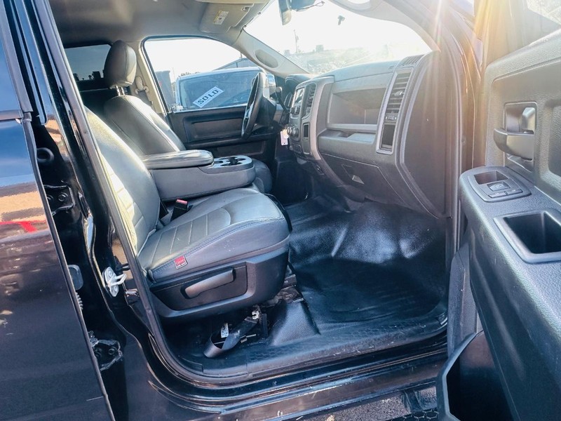 Ram 2500 Vehicle Full-screen Gallery Image 23